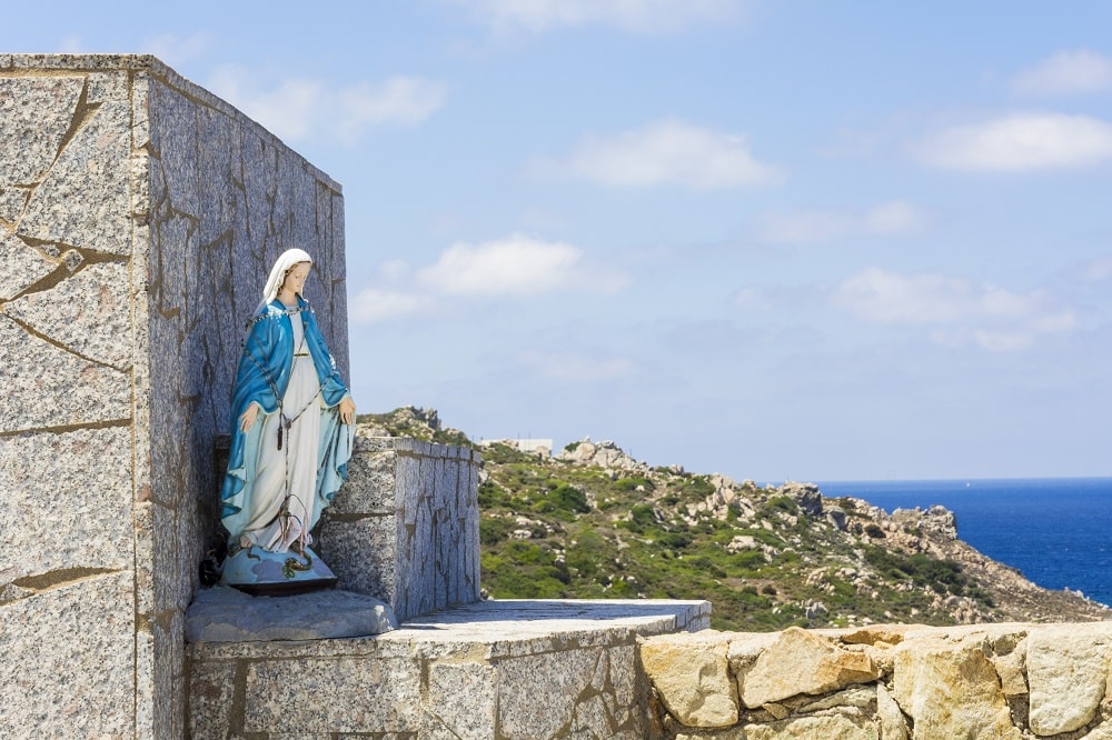 Santa Maria a Mare: Maria encontrada à deriva numa praia