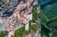 O santuário de Nossa Senhora da Coroa