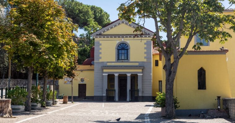 O Santuário de San Gennaro no Solfatara em Pozzuoli